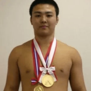 炎鵬,大学