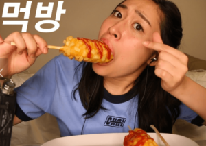 YouTubeで韓国人ネタをする丸山礼