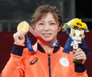 東京五輪の表彰式の川井友香子