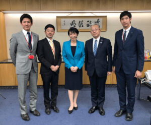 高市早苗と長男・山本健、他